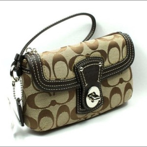 Coach Legacy Signature Wristlet 💕 - Picture 3 of 8